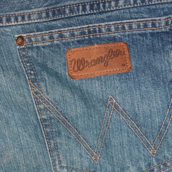 Wrangler boot cut jeans, worn only 1 time… - Picture 3 of 5
